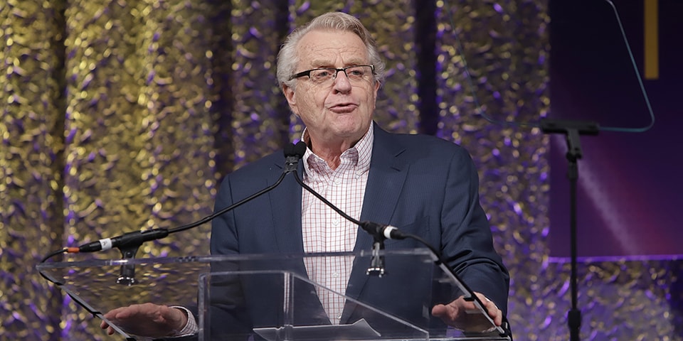 Jerry springer. Джерри спрингер. Шоу Джерри Спрингера. Телеведущий. Американский телеведущий новостей.