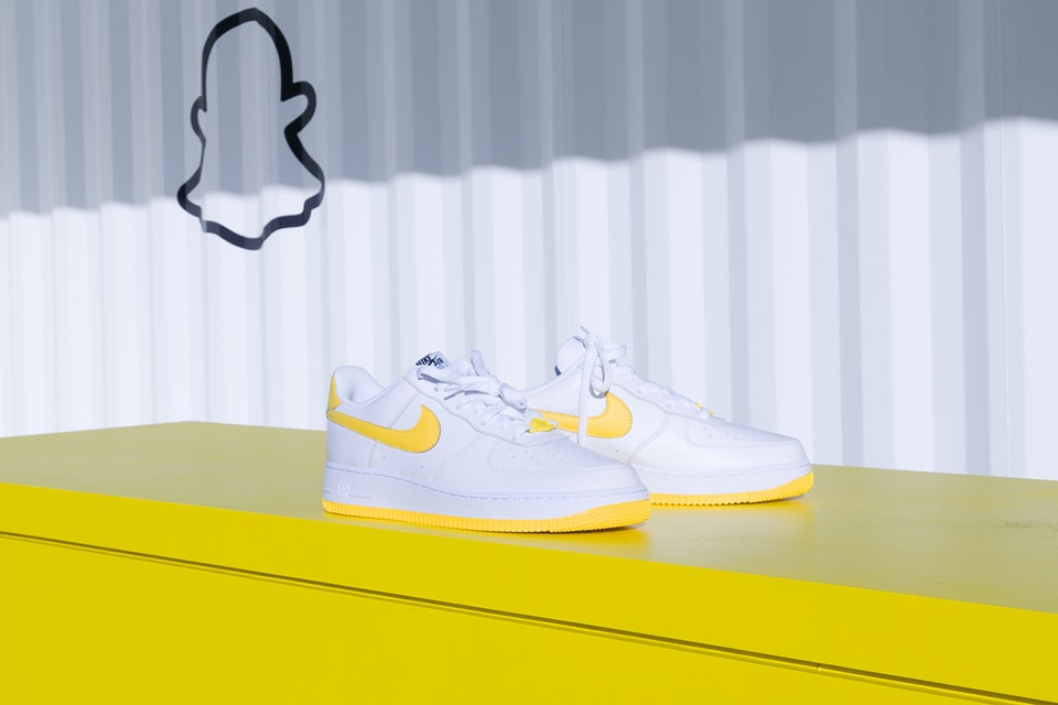 encima Vislumbrar Propuesta Snapchat Drops an Exclusive Pair of Nike Air Force 1s | Hypebae