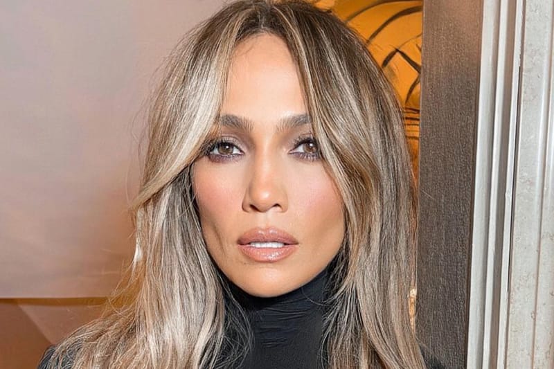 Jennifer Lopez Gives a Master Class in Summer Scalp Care With This Chic Hair Accessory