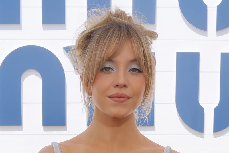 Sydney Sweeney's Matchy-Matchy Eyeshadow and Dress Moment Is Such a Vibe