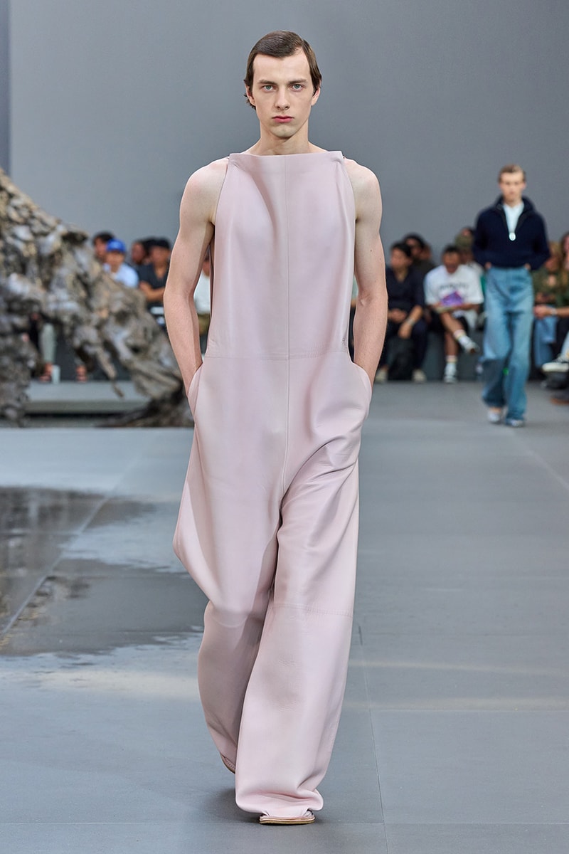 loewe jonathan anderson spring/summer 2024 runway paris fashion week