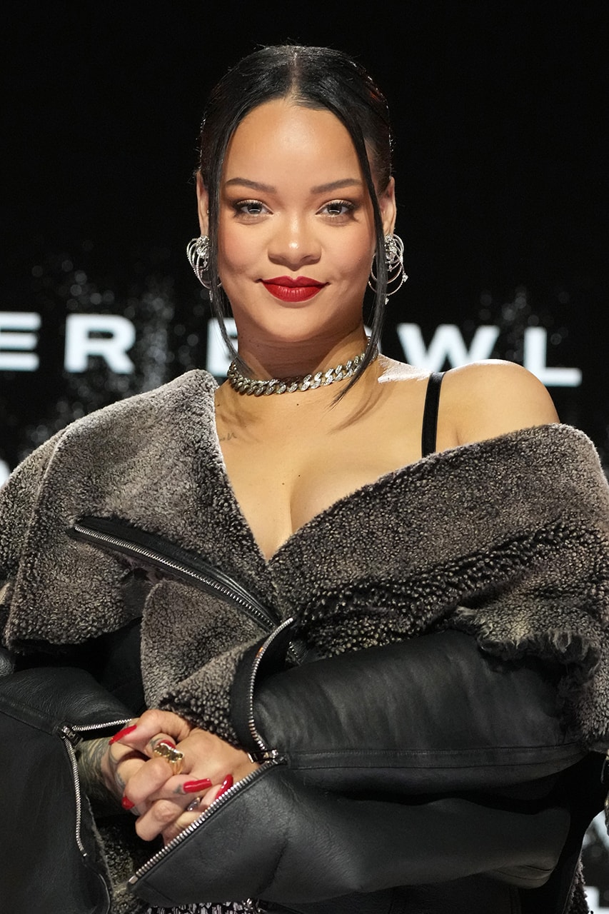 Rihanna Single Blonde Highlight Louis Vuitton Paris Fashion Week Men's Pharrell Williams Photos Instagram 