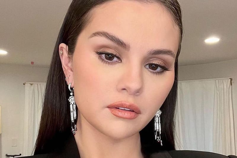 You’ll Never Look At Contouring the Same After Seeing Selena Gomez's #RareRotuine