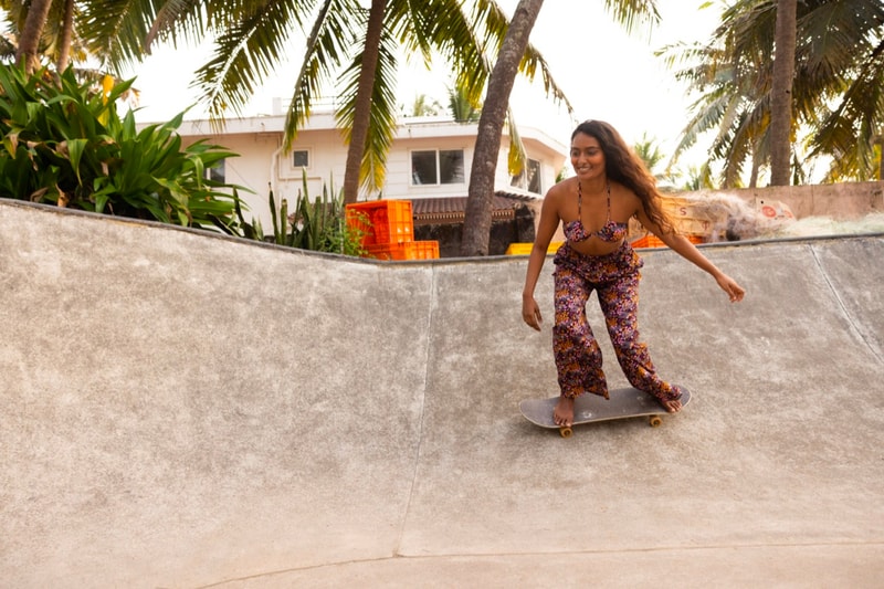 india female surfer ishita malaviya surfing roxy 