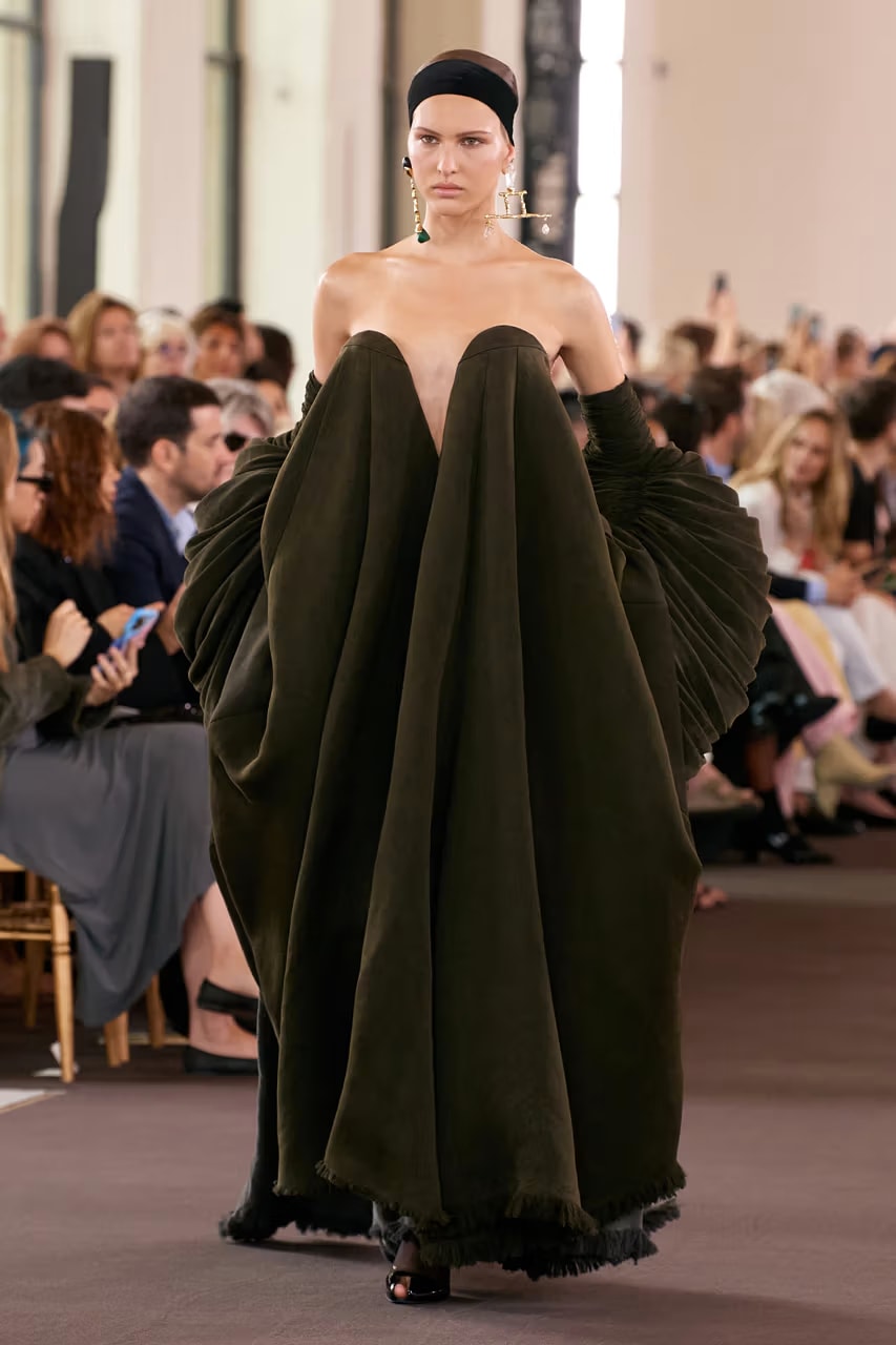 schiaprelli fall 2023 paris couture week daniel roseberry runway show looks