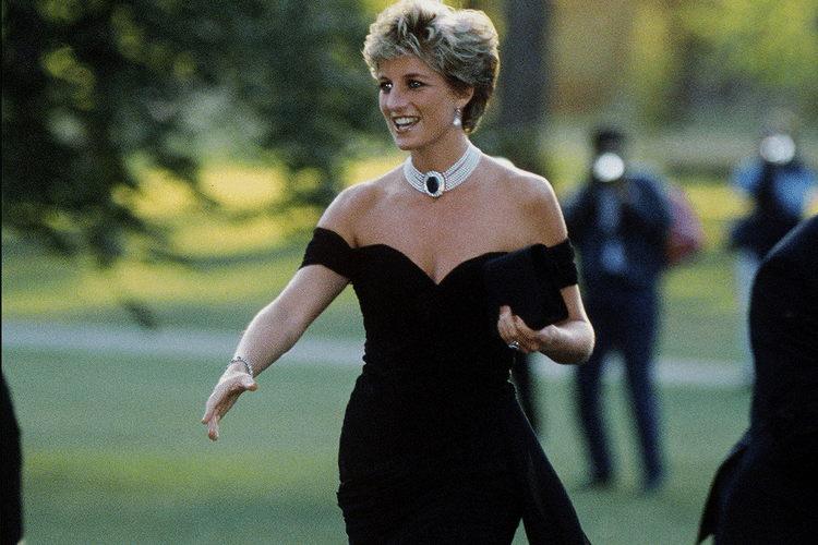 Ask a (S)expert: “We've Been Going Out for 10 Years — But He Treats Me Like Sh-t..."