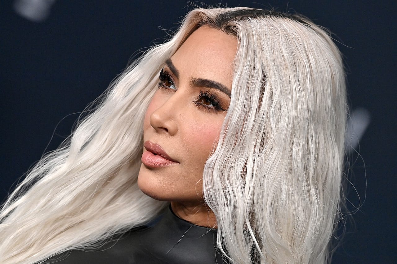 Kim Kardashian Shows Off New Platinum Blonde Hair at Yeezy Season 3 Fashion  Show - Life & Style