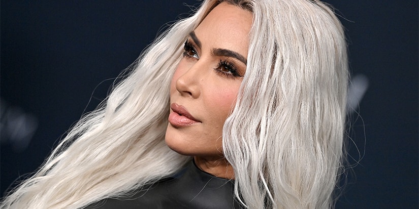 https://image-cdn.hypb.st/https%3A%2F%2Fhypebeast.com%2Fwp-content%2Fblogs.dir%2F6%2Ffiles%2F2023%2F08%2Fkim-kardashian-new-blonde-tw.jpg?w=960&cbr=1&q=90&fit=max