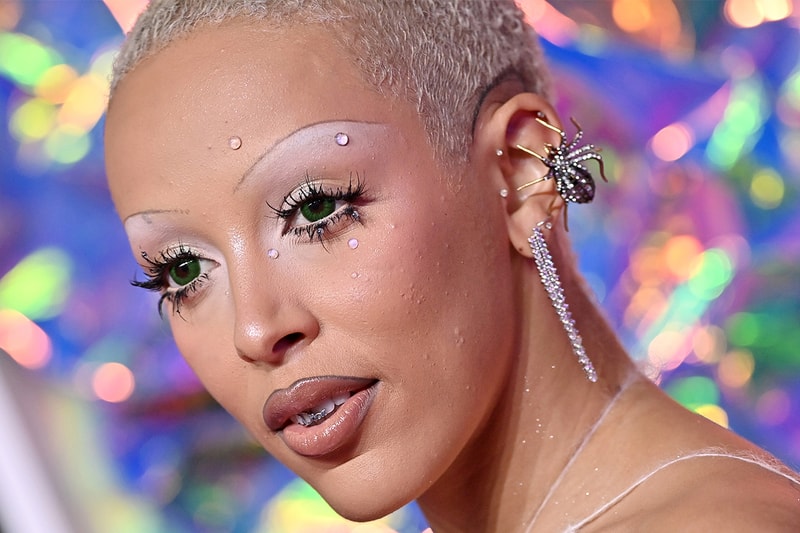 Doja Cat MTV Vmas Spider Lashes Halloween Trends Maybelline Mascara