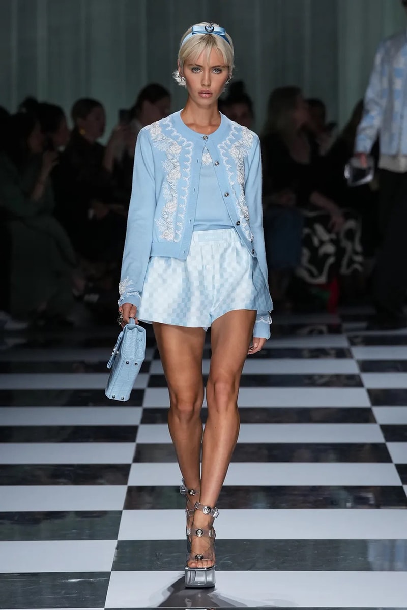 versace spring summer 2024 collection milan fashion week gigi hadid kendall jenner precious lee 