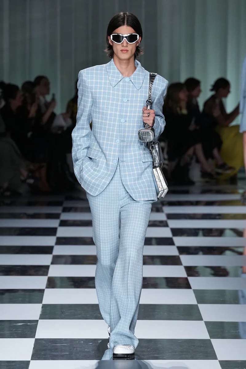versace spring summer 2024 collection milan fashion week gigi hadid kendall jenner precious lee