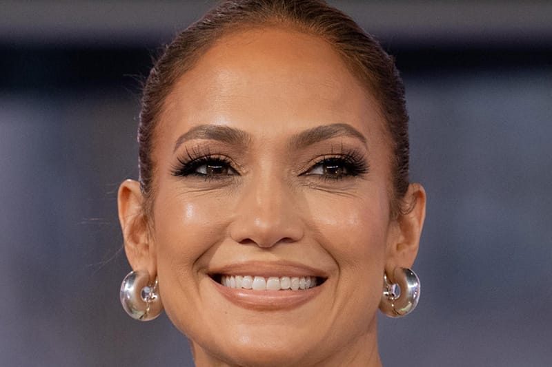 Drag Queens Around the World Would Be Proud of This Hella Bold Beat From Jennifer Lopez