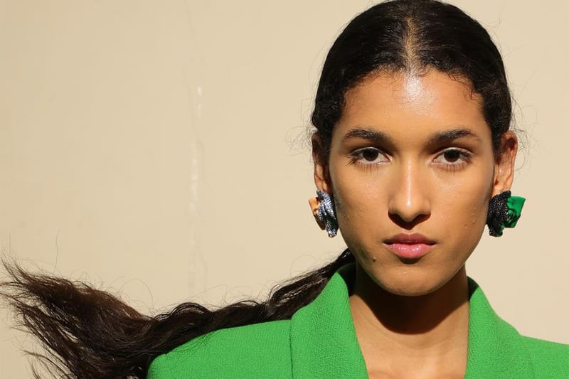 The Beauty From Paris Fashion Week Said That the Girls Are in Their "Cool Girl" Low Ponytail Era