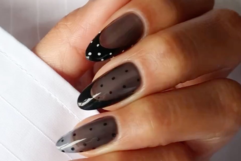 Patterned Pantyhose Nails Are Grungy and Preppy in One Delicious