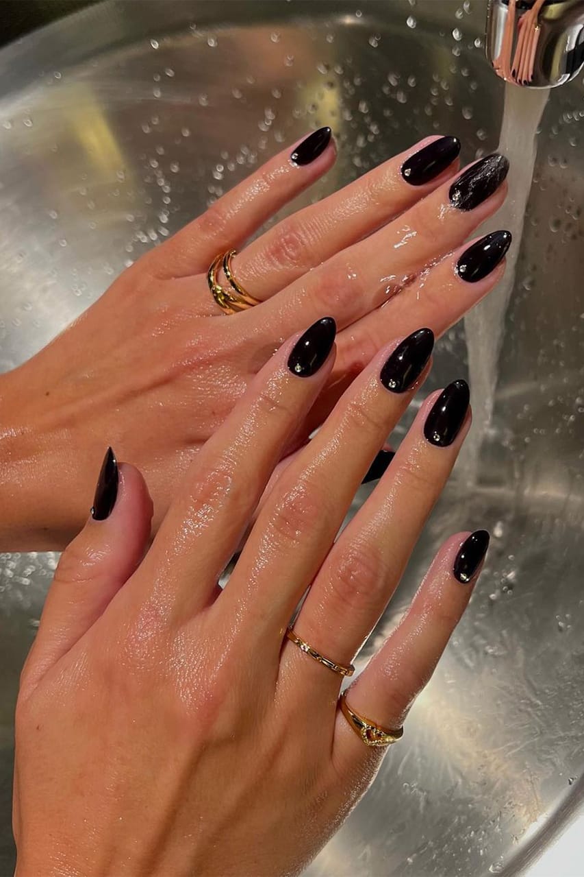 How to Make a Black Manicure
