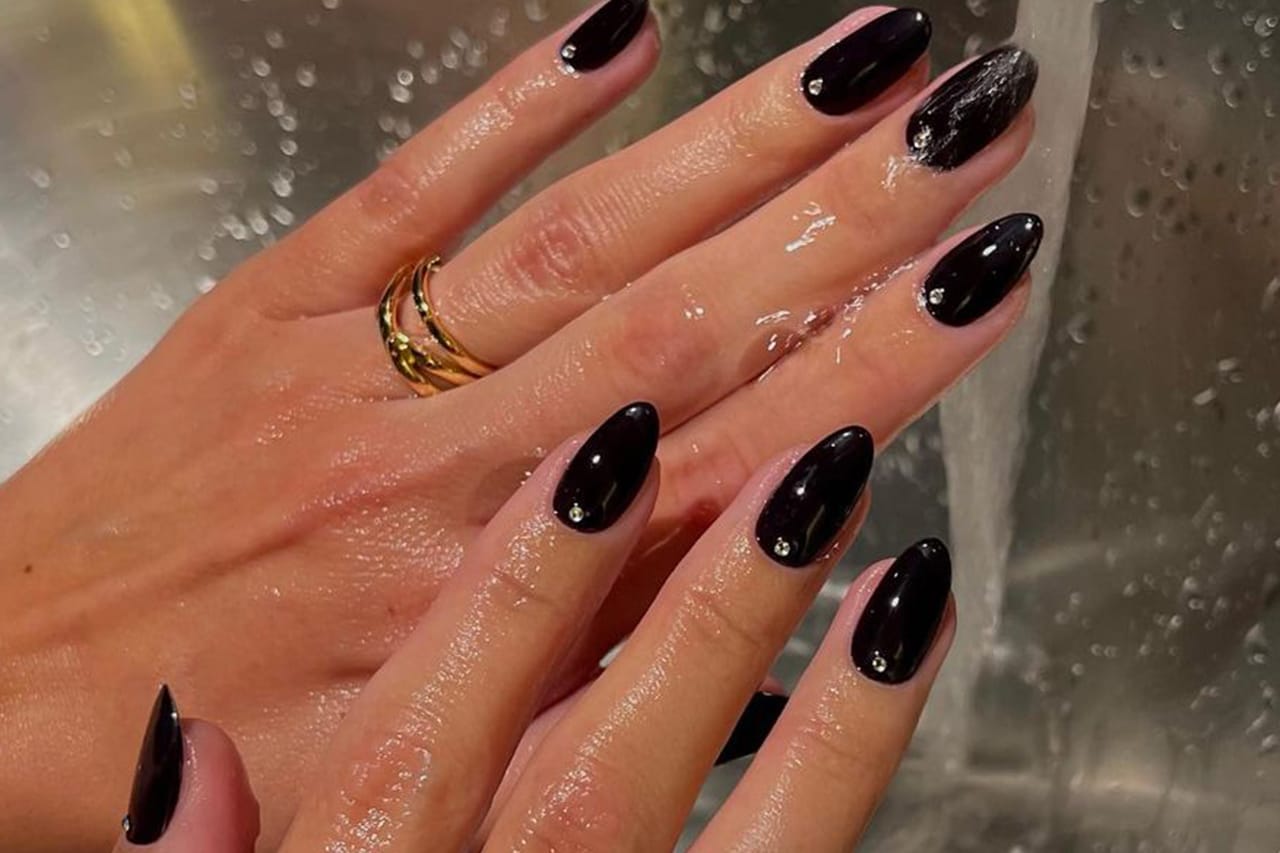 Nail Color Black 2023 - See more than 70 nails decorated in the trending  black color this year
