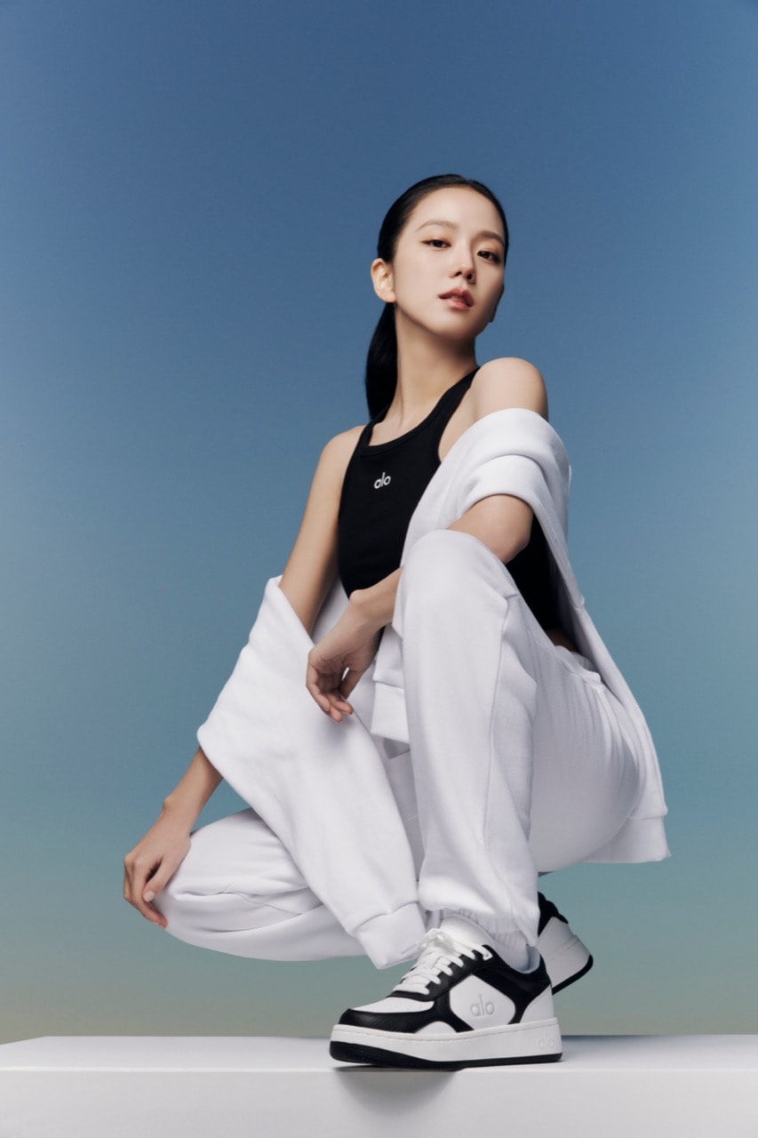 blackpink jisoo kpop artist alo yoga leggings bras activewear spring