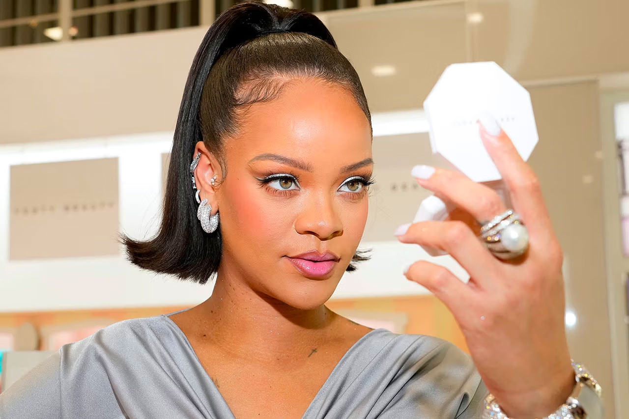 Fenty Beauty, Rihanna, Soft’Lit Naturally Luminous Longwear Foundation, makeup, foundation, skin tint, concealer, Fenty hydrating foundation