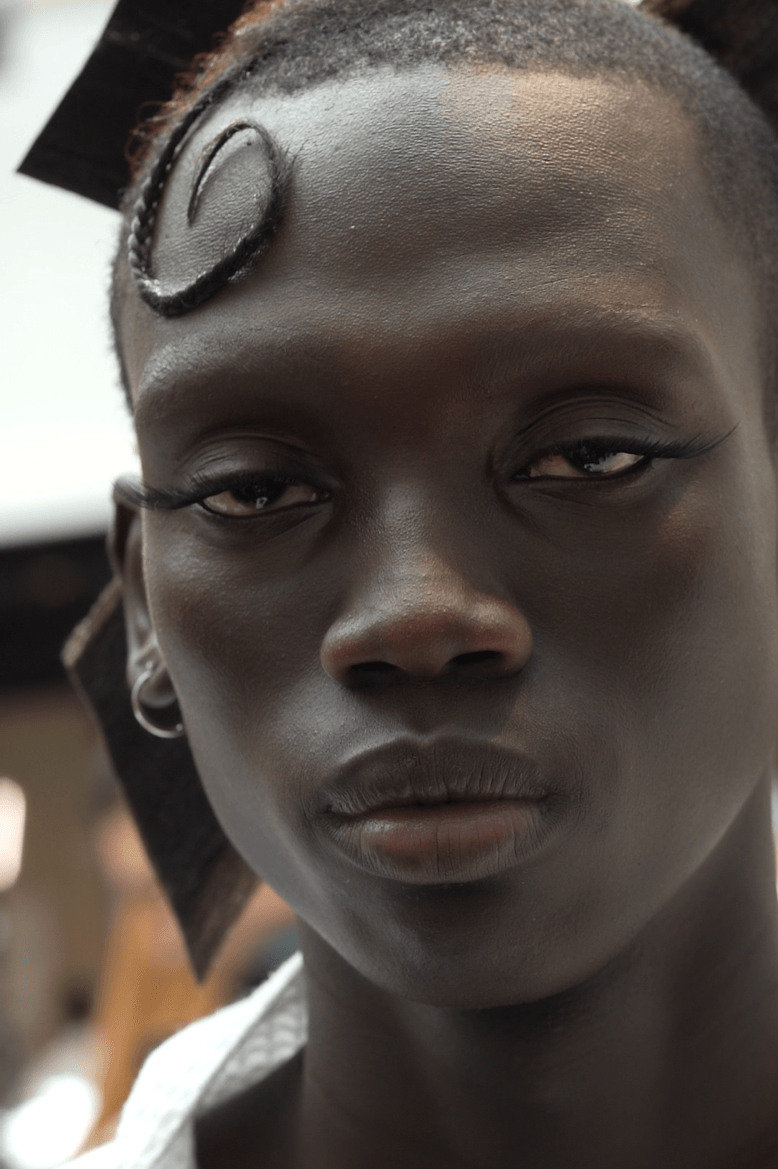 Thom Browne, FW25, New York Fashion Week, Isamaya Ffrench, James Pecis, пташиний стиль, твідові костюми, макіяж, зачіски, Lashify, Blu & Green, театральність, мода, осінь зима 2025,