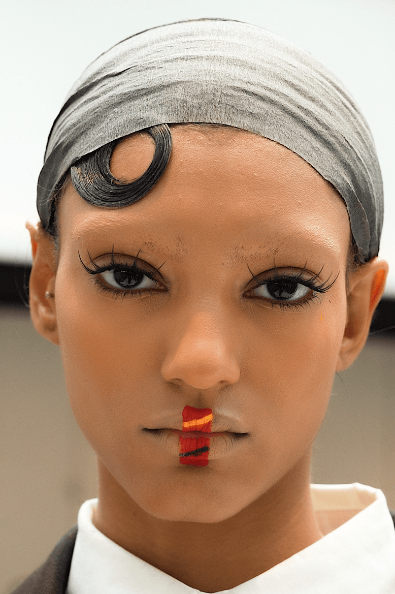 Thom Browne, FW25, New York Fashion Week, Isamaya Ffrench, James Pecis, пташиний стиль, твідові костюми, макіяж, зачіски, Lashify, Blu & Green, театральність, мода, осінь зима 2025,