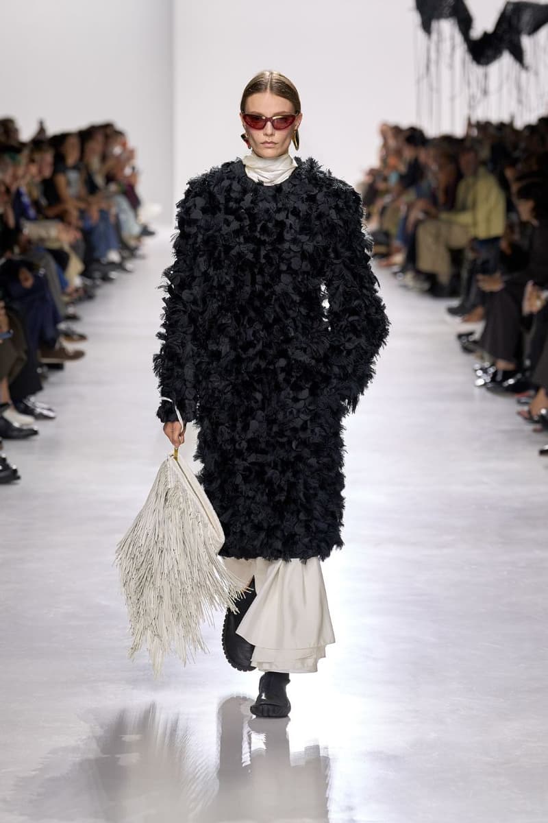 Bottega Veneta, Louise Trotter, Debut, SS26, Milan Fashion Week, Zadie Smith, Julianne Moore, Luxury Bags