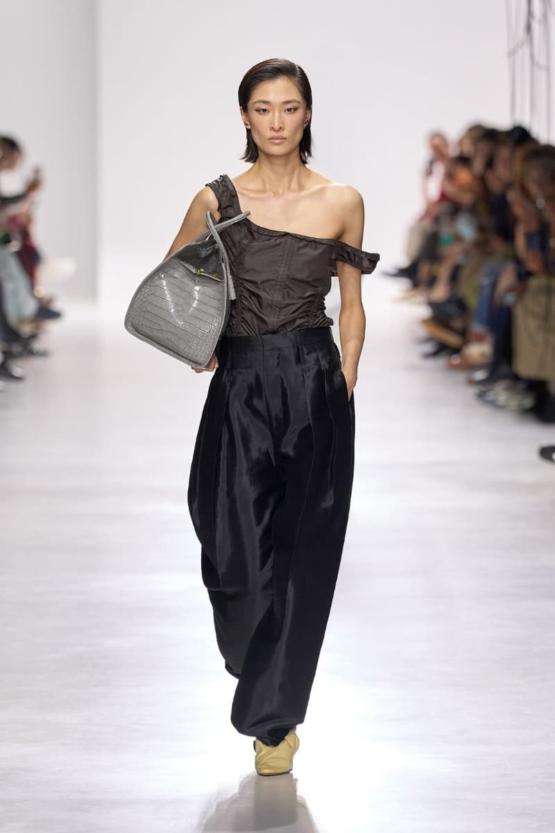 Bottega Veneta, Louise Trotter, Debut, SS26, Milan Fashion Week, Zadie Smith, Julianne Moore, Luxury Bags