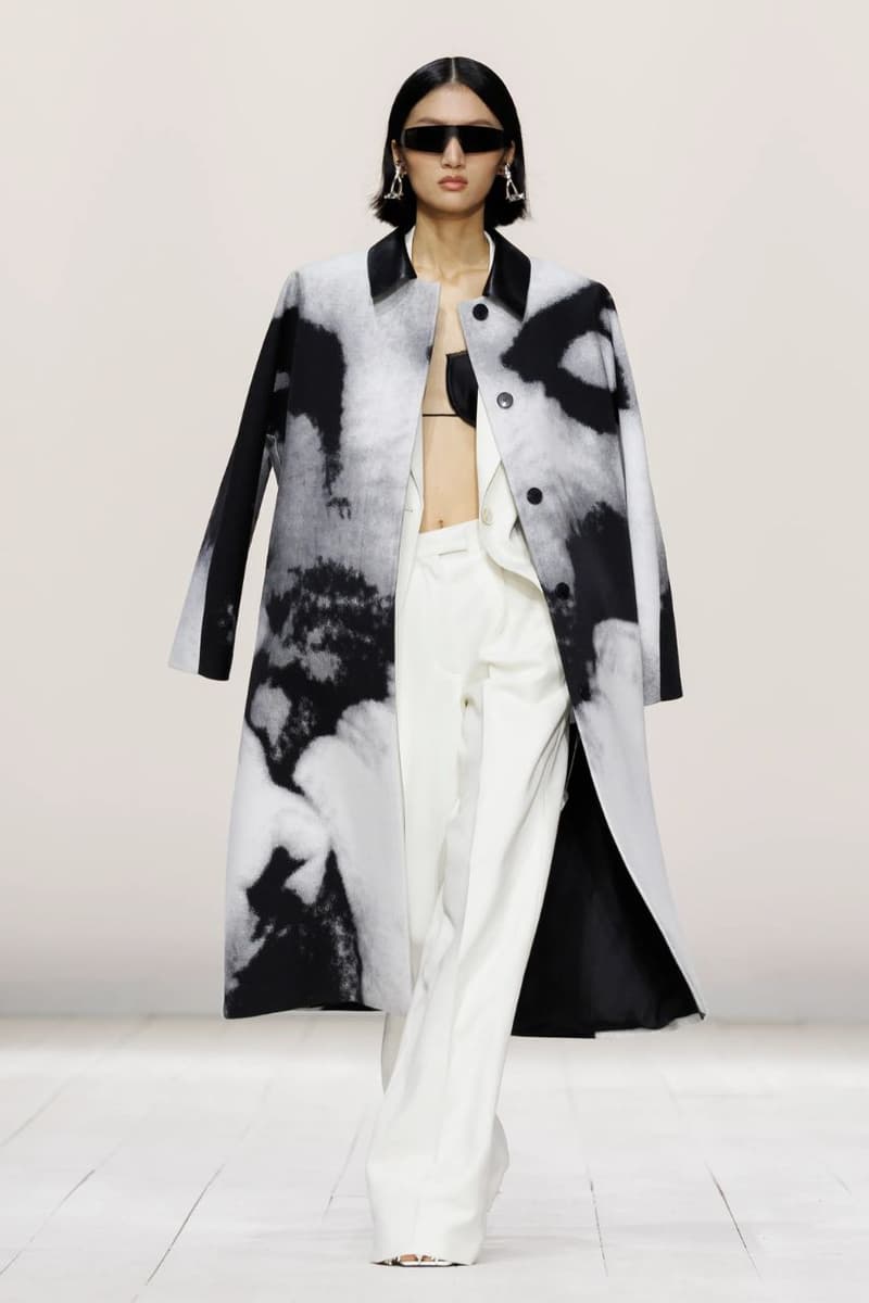 Givenchy, Sarah Burton, Givenchy SS26, Bra, Body, Alex Consani, Kaia Gerber