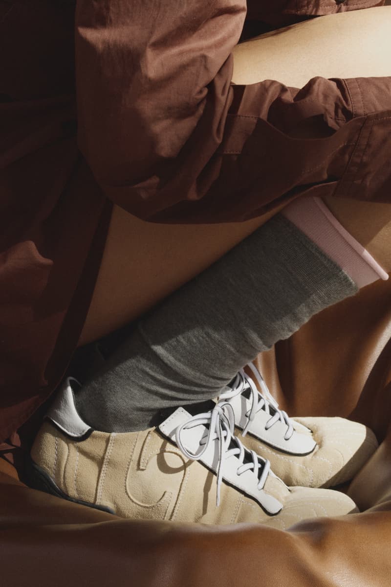 barcelona, laagam, sneakers, mesh, woman, pink balloons, brown shoes, laces, bananas