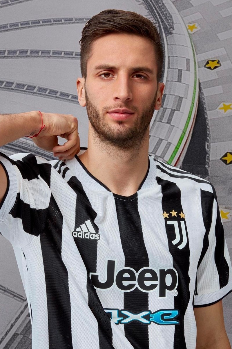 Juventus Merayakan 10 Tahun Stadion Kandang dengan Jersey 2021/22 Bersama adidas