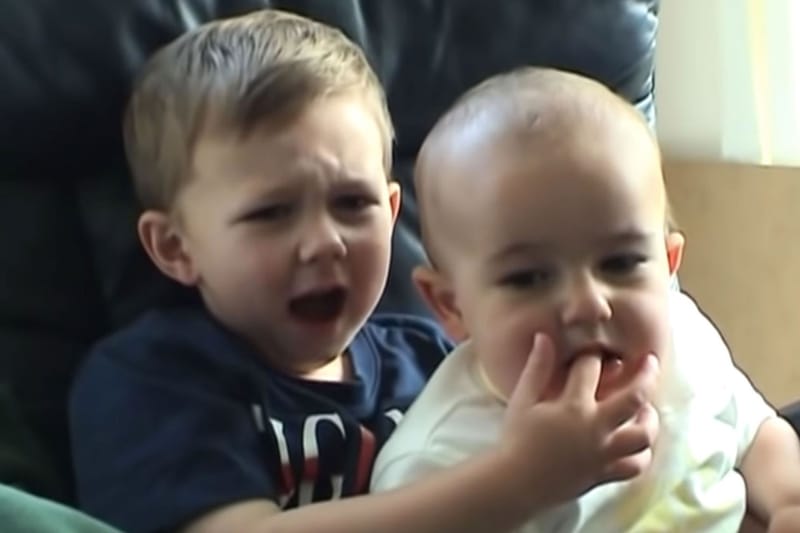 Video YouTube 'Charlie Bit My Finger' Terjual dalam Format NFT Seharga 10,9 Milyar IDR