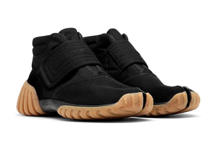 Maison Margiela Menampilkan Split Toes Andalannya ke dalam Siluet Scuba Sneaker