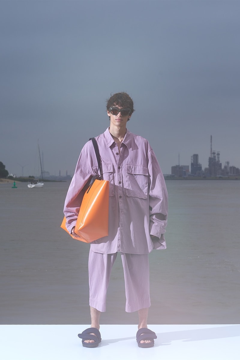 dries-van-noten-debut-koleksi-menswear-spring-summer-2022