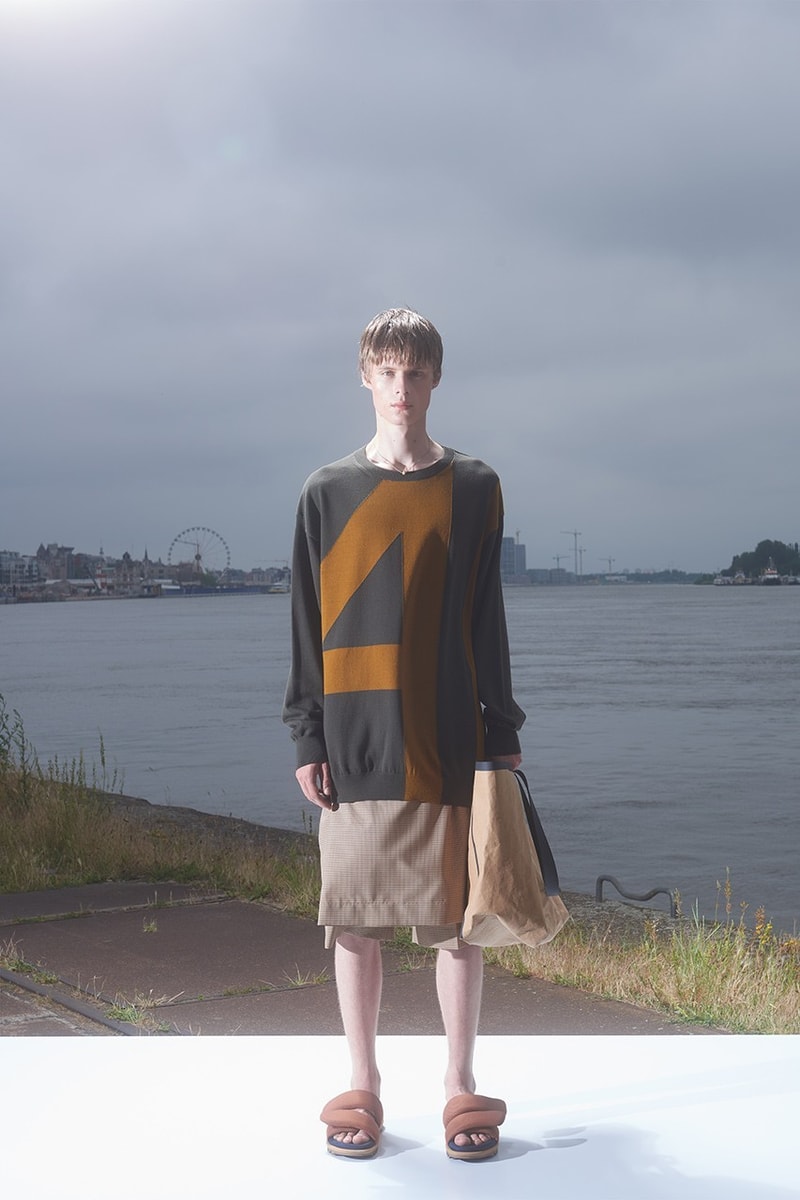 dries-van-noten-debut-koleksi-menswear-spring-summer-2022
