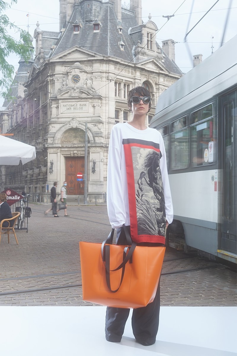 dries-van-noten-debut-koleksi-menswear-spring-summer-2022