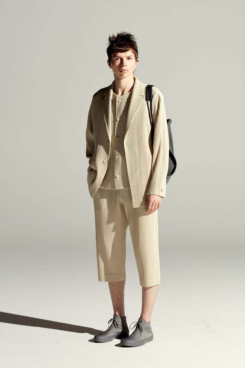 HOMME PLISSÉ ISSEY MIYAKE Rilis Koleksi Spring/Summer 2022 “Human Ensemble”