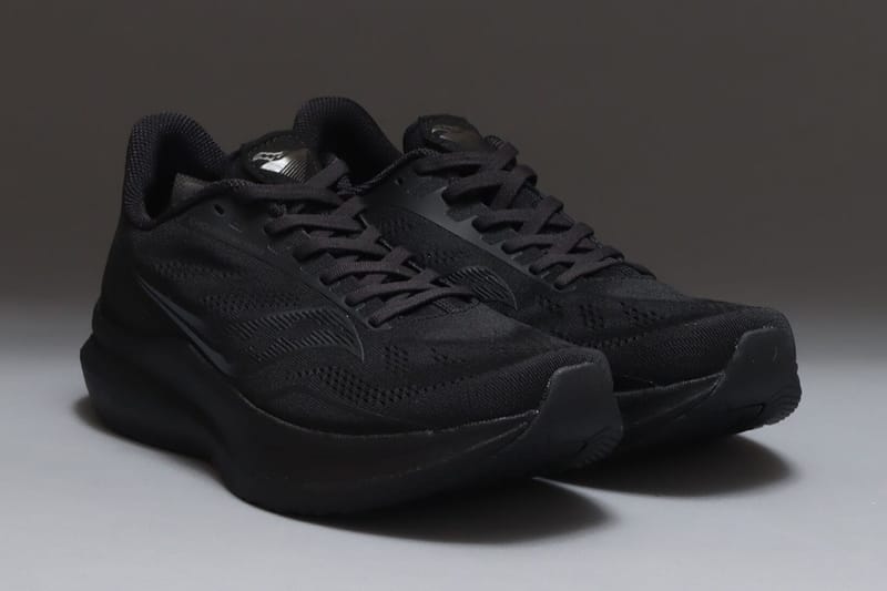 White Mountaineering x Saucony Endorphin Pro 2 Hadir dalam All-Black