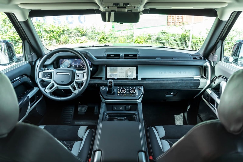 manhart-rilis-land-rover-dp-500-custom-dengan-mesin-512-hp-dan-interior-mewah