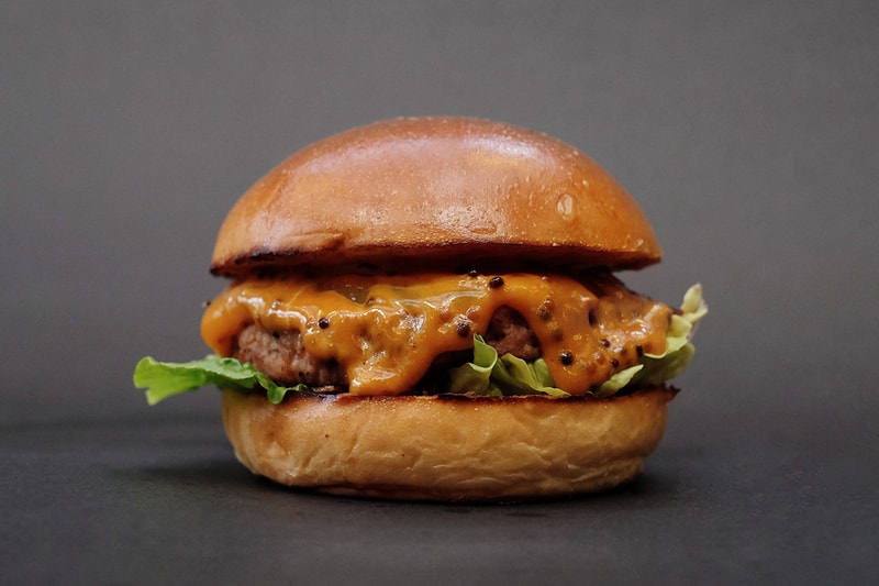 three-buns-by-potato-head-sajikan-menu-plant-based-burger-bareng-green-monday