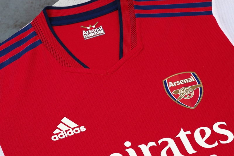 adidas-merilis-kit-kandang-terbaru-arsenal-untuk-musim-2021-2022