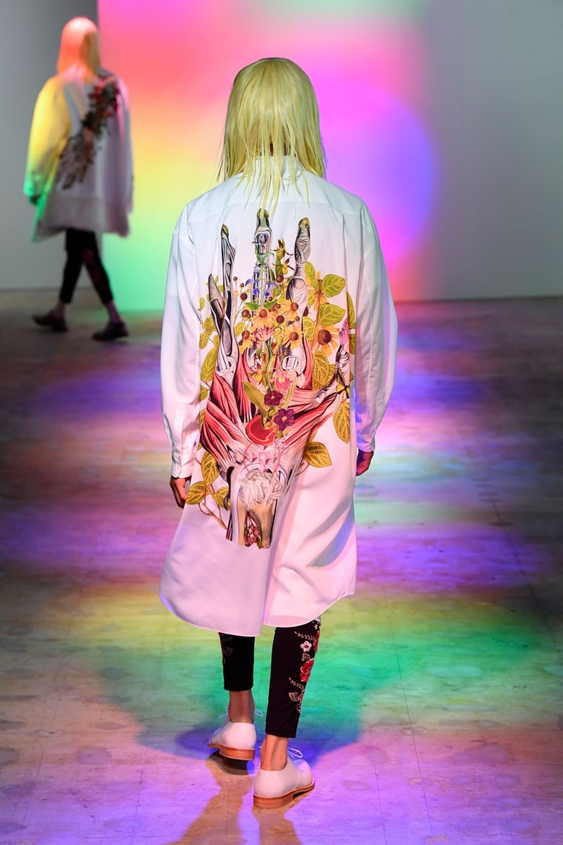 COMME des GARÇONS Homme Plus Berbunga-Bunga dalam Koleksi Spring/Summer 2022