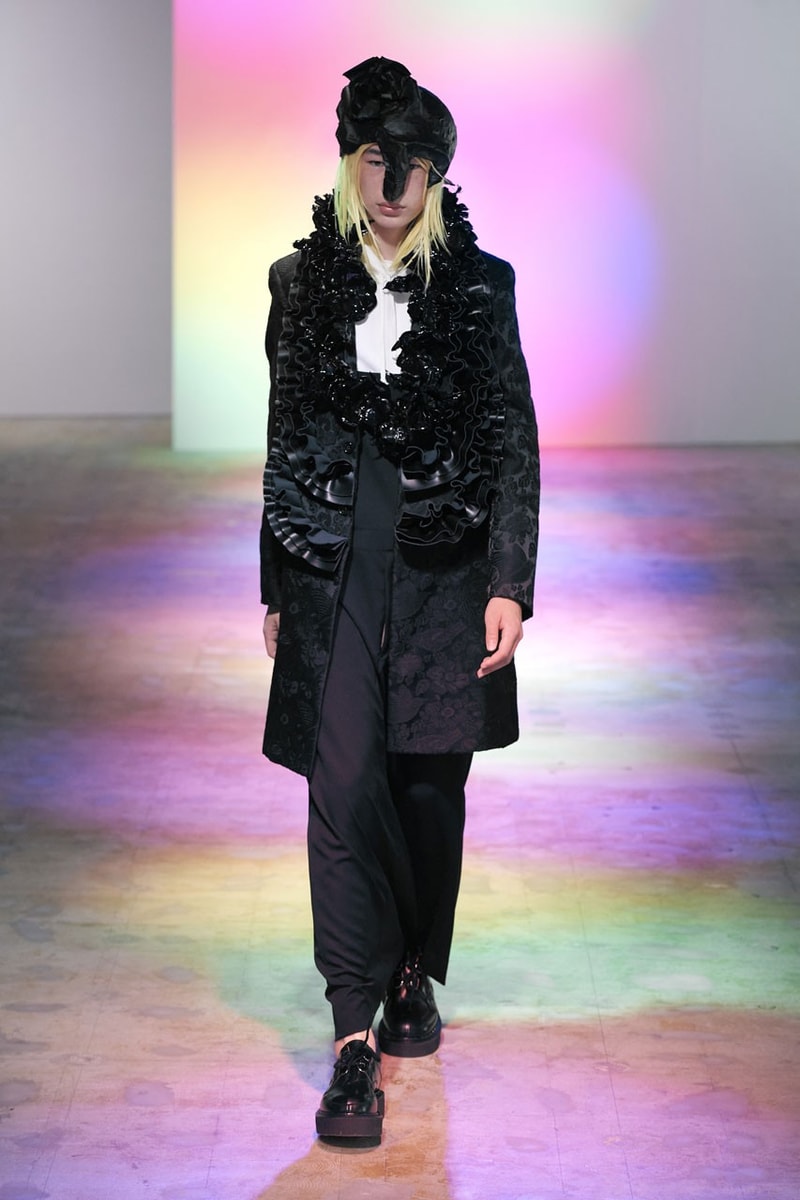 COMME des GARÇONS Homme Plus Berbunga-Bunga dalam Koleksi Spring/Summer 2022