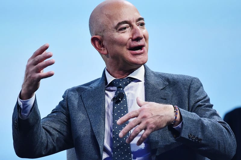 Jeff Bezos dan Blue Origin Berhasil Menyelesaikan Penerbangan ke Luar Angkasa