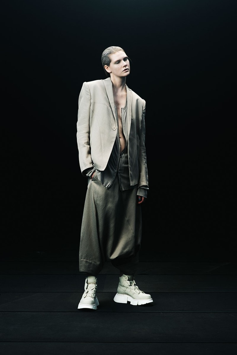 JULIUS Tampilkan Lookbook Koleksi Spring/Summer 2022 “[obscure;]”