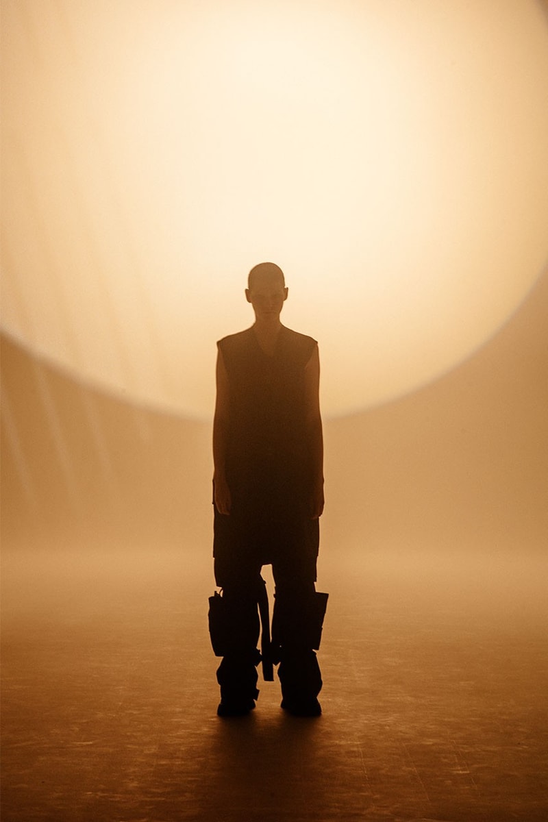 JULIUS Tampilkan Lookbook Koleksi Spring/Summer 2022 “[obscure;]”