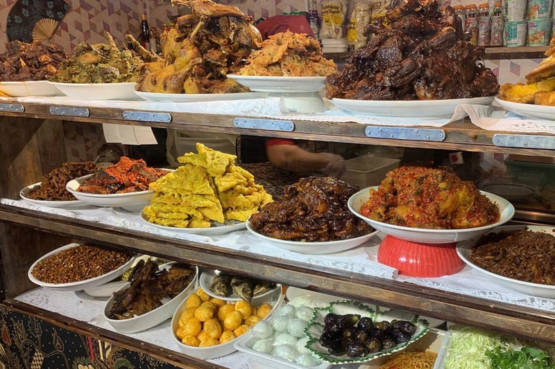 Restoran dengan Konsep Warteg "Monggo Moro" Hadir di Shinjuku