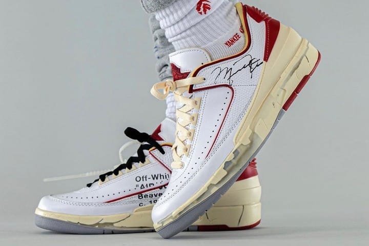 Berikut bocoran dari foto-foto on-foot dari Off-White™ x Air Jordan 2 Low “White/Red.”