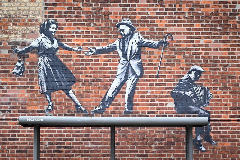 Mural Banksy Terbaru Ditemukan di Wilayah Pesisir Inggris