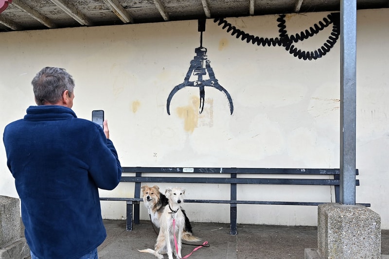 Mural Banksy Terbaru Ditemukan di Wilayah Pesisir Inggris