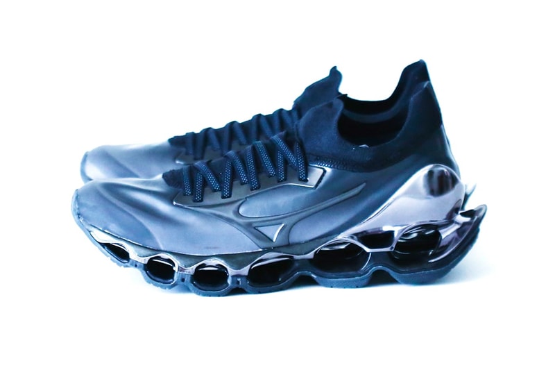 MIZUNO Gandeng Hajime Sorayama untuk Merework Sepatu WAVE PROPHECY