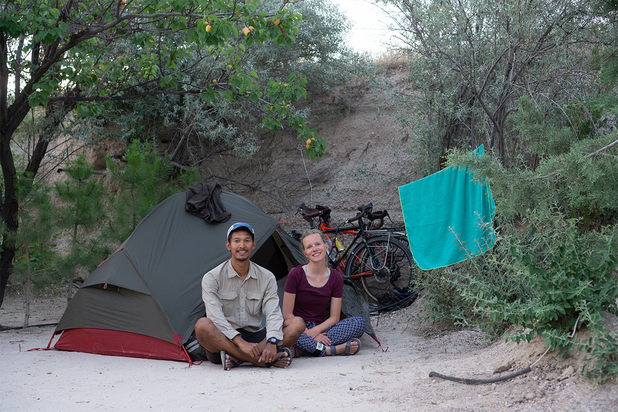 Everything In Between Journal: Cycling from the Netherlands to Indonesia